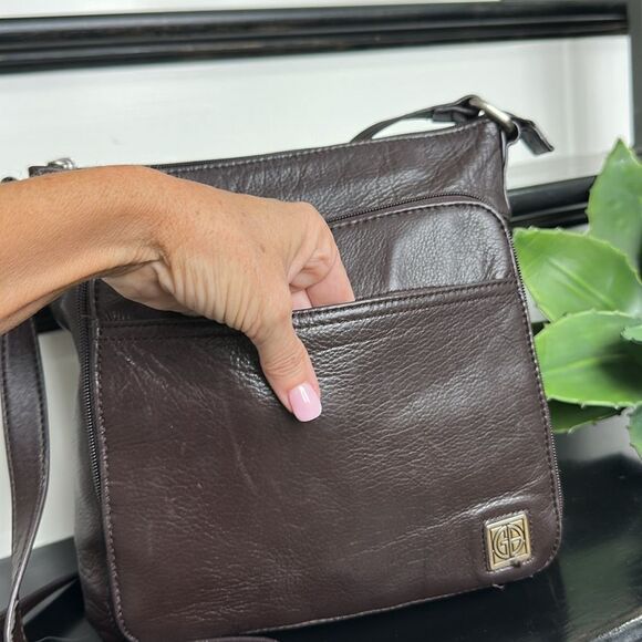 Giani  Bernini, like new genuine, leather shoulder, Crossbody handbag purse - Picture 10 of 12